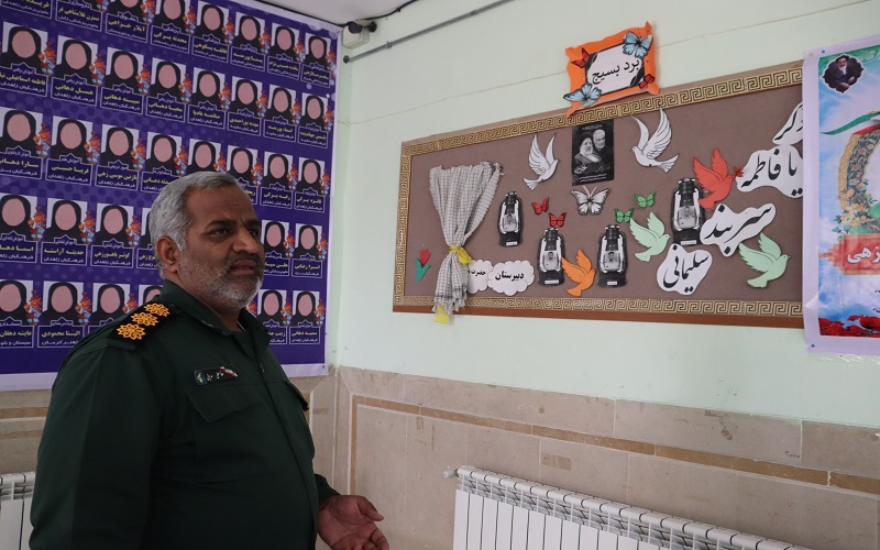 برگزاری نمایشگاه بسیج در مدرسه دخترانه حضرت مریم سوران برگزاری نمایشگاه بسیج در مدرسه دخترانه حضرت مریم سوران