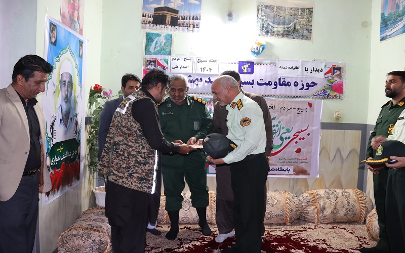 دیدار با خانواده بسیجی شهید عبدالطیف دهواری