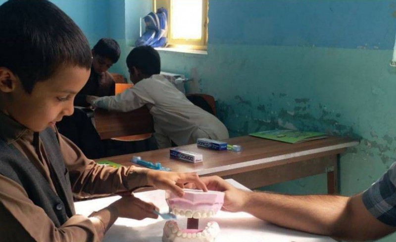 طرح آموزش بهداشت دهان در مدارس سیب و سوران