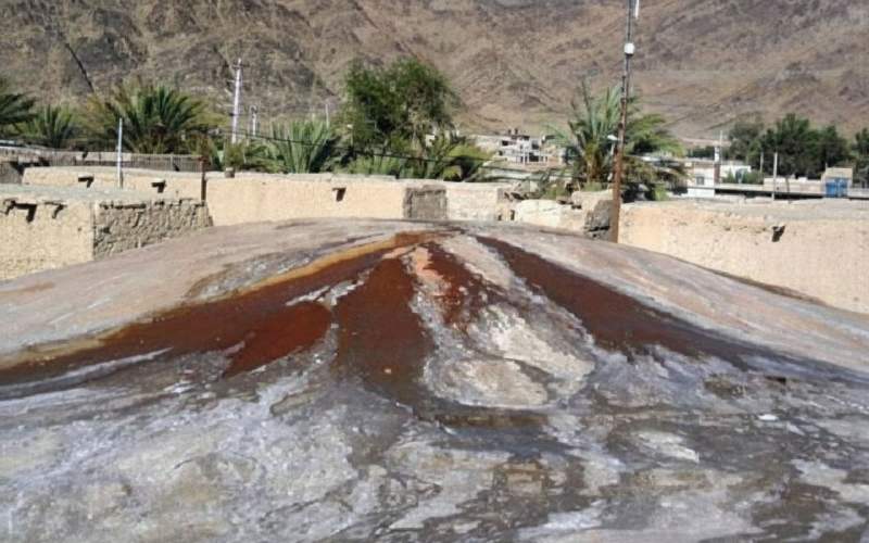 تپه نمکی «میرعمر» زیر سایه زباله‌ها نفس می‌گیرد