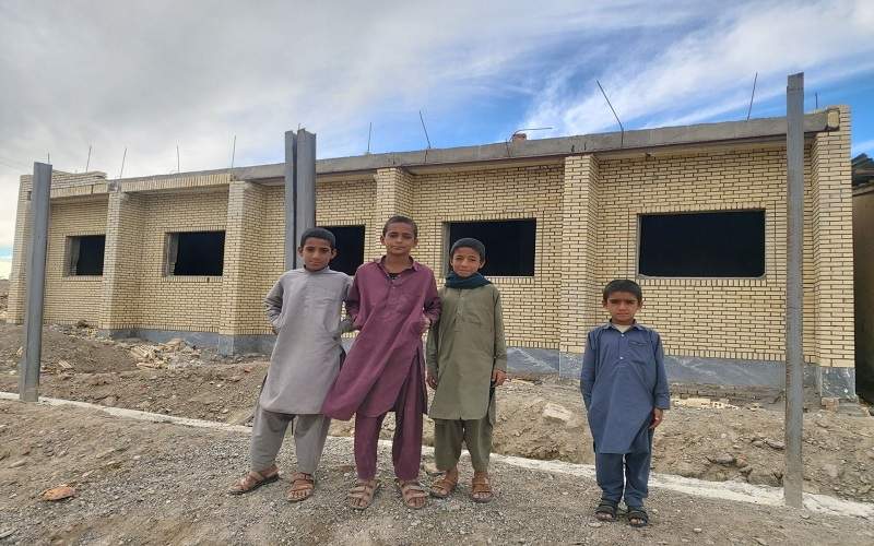 دانش‌آموزان روستای زیارت چشم‌انتظار مدرسه‌ای نیمه‌تمام