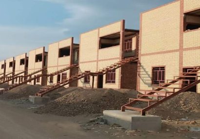 خانواده‌های کم‌درآمد در سیب و سوران خانه‌دار شدند