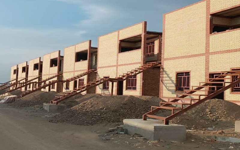 خانواده‌های کم‌درآمد در سیب و سوران خانه‌دار شدند